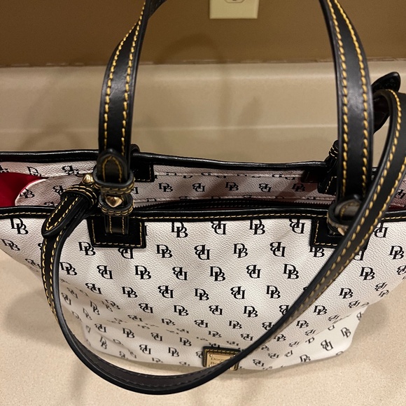 Dooney and Bourke Classic Tote Bag - Picture 3 of 6